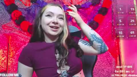 Snapshot of carolinareaperr chatting on 10/21/25, 12:50 Ask me better xx online show from 10/21/25, 12:50