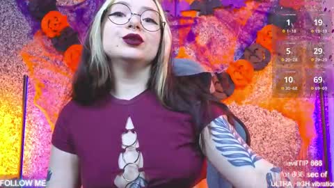 Snapshot of carolinareaperr chatting on 10/26/25, 12:44 Ask me better xx online show from 10/26/25, 12:44