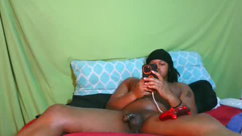 Snapshot of carolinayungin96 chatting on 10/24/25, 12:30 carolinayungin96 online show from 10/24/25, 12:30