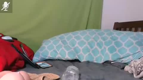 Snapshot of carolinayungin96 chatting on 11/11/25, 12:43 carolinayungin96 online show from 11/11/25, 12:43