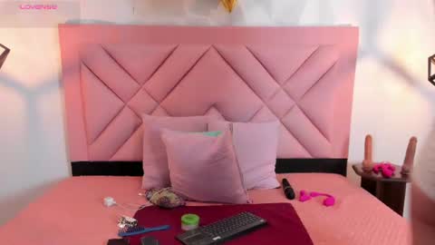 caroline daring online show from 07/04/26, 12:11