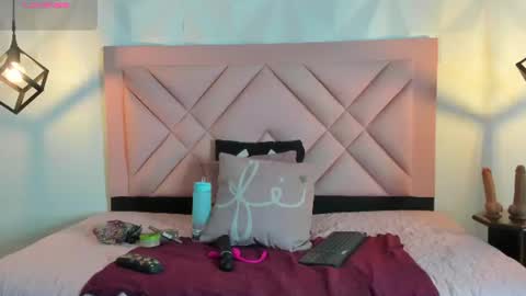 caroline daring online show from 07/29/26, 11:30
