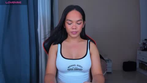 Snapshot of caroline_east chatting on 10/16/25, 04:52 caroline_east online show from 10/16/25, 04:52