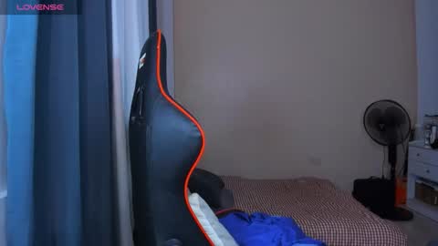 Snapshot of caroline_east chatting on 10/22/25, 05:45 caroline_east online show from 10/22/25, 05:45