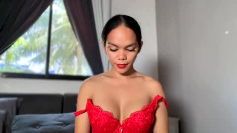 caroline_east online show from 04/09/26, 01:49