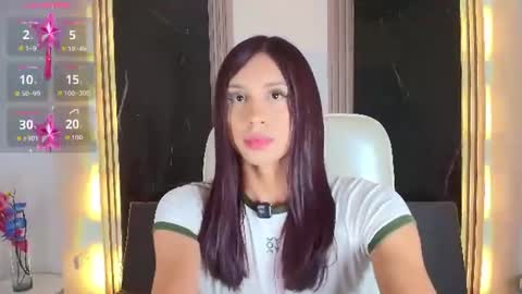 caroline_foster1 online show from 06/24/26, 12:37