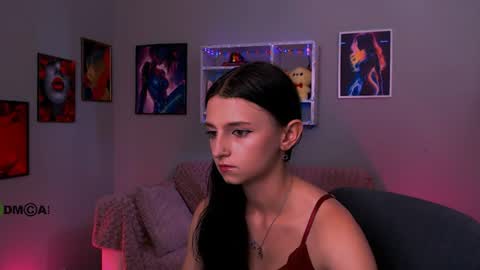 Snapshot of caroline_honeyy chatting on 06/11/26, 12:36 Caroline online show from 06/11/26, 12:36