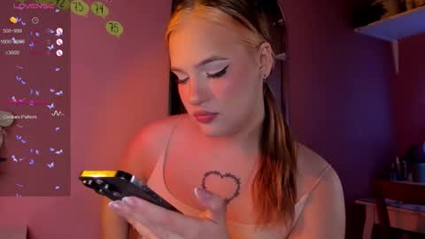 Snapshot of caroline_kiparis chatting on 09/27/25, 08:25 Caro online show from 09/27/25, 08:25