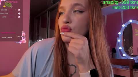 Snapshot of caroline_kiparis chatting on 11/04/25, 08:41 Caro online show from 11/04/25, 08:41