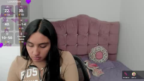 caroline_rodriguez_9 online show from 10/24/25, 07:32