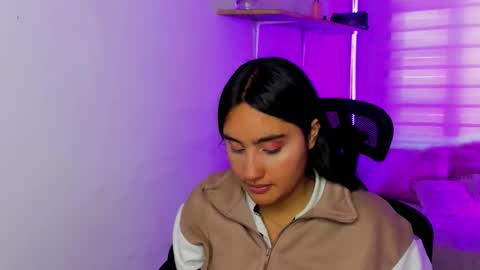 caroline_rodriguez_9 online show from 12/16/25, 01:38