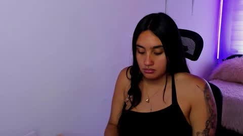 caroline_rodriguez_9 online show from 12/17/25, 07:20