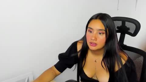 caroline_rodriguez_9 online show from 12/18/25, 07:20