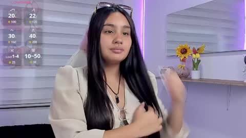 caroline_rodriguez_9 online show from 05/20/26, 07:09