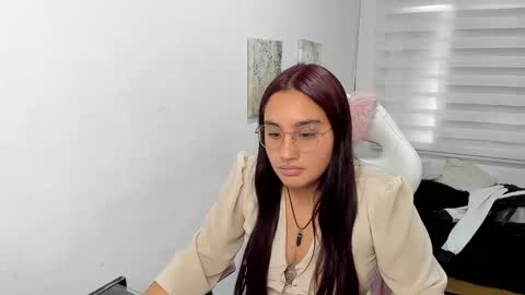 caroline_rodriguez_9 online show from 06/02/26, 06:54