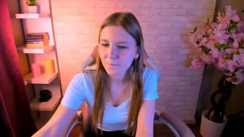 Snapshot of carolinedesire chatting on 02/11/26, 07:35 Caroline online show from 02/11/26, 07:35