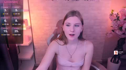 Snapshot of carolinedesire chatting on 04/13/26, 10:21 Caroline online show from 04/13/26, 10:21