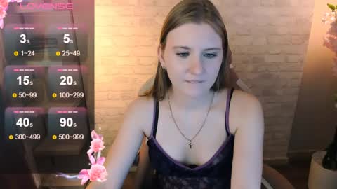 Snapshot of carolinedesire chatting on 04/20/26, 10:29 Caroline online show from 04/20/26, 10:29