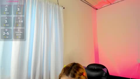 Snapshot of carolineegarcia chatting on 10/02/25, 01:18 CarolineeGarcia online show from 10/02/25, 01:18