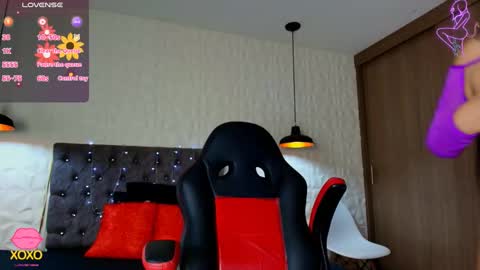 Snapshot of carolinescoth_dl chatting on 09/17/25, 06:31 Caroline Scoth online show from 09/17/25, 06:31