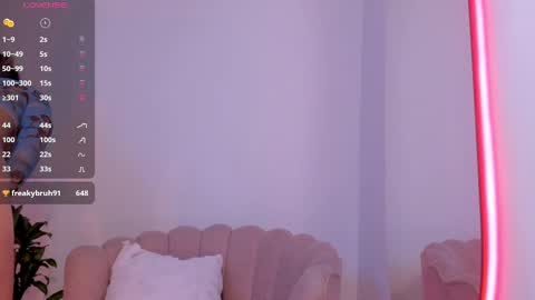 carolinna_ online show from 10/03/25, 01:19