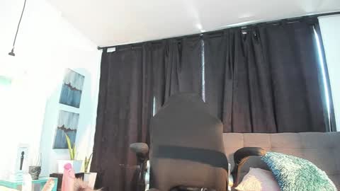 caro online show from 01/11/25, 02:25