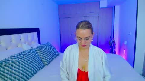 CarolinneFiotti online show from 09/25/25, 01:48