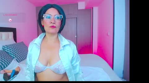 CarolinneFiotti online show from 09/30/25, 03:39