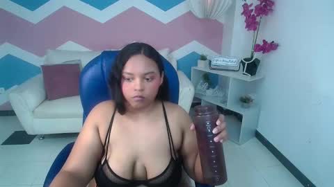 Snapshot of carollkiss chatting on 10/21/25, 06:08 carollkiss online show from 10/21/25, 06:08