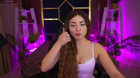 Snapshot of carollynee chatting on 12/16/25, 09:09 carollynee online show from 12/16/25, 09:09