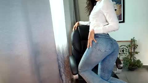 Snapshot of carolu_ chatting on 10/17/25, 07:49 Caro online show from 10/17/25, 07:49