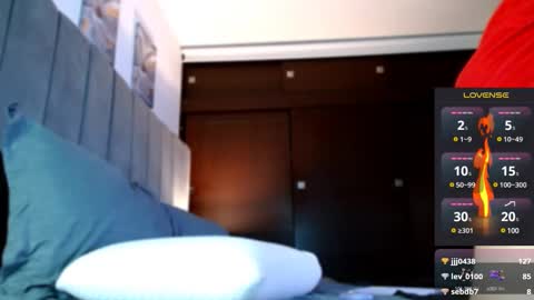 Snapshot of carolynamuzgui chatting on 12/01/24, 10:32 Carolinne online show from 12/01/24, 10:32