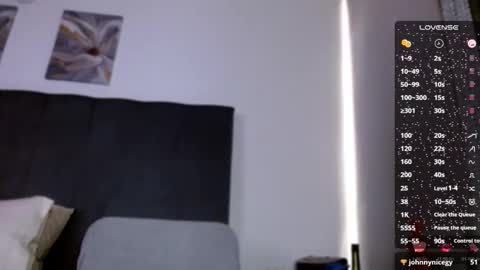 Snapshot of carolynamuzgui chatting on 01/01/25, 08:04 Carolinne online show from 01/01/25, 08:04