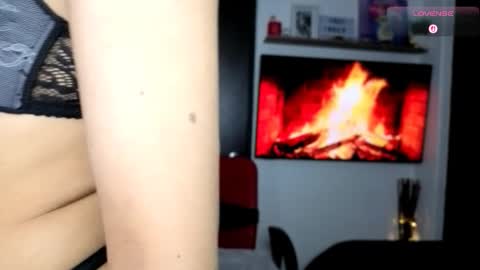 Snapshot of carolynamuzgui chatting on 10/15/25, 02:22 Carolinne online show from 10/15/25, 02:22