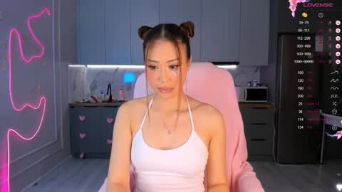 Snapshot of carpe_diemmm chatting on 11/10/25, 02:21 Yummi online show from 11/10/25, 02:21