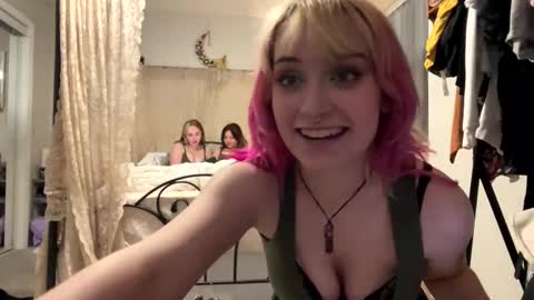 Snapshot of carpetmunchers chatting on 11/02/25, 03:53 carpetmunchers online show from 11/02/25, 03:53