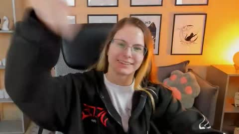 carrie_roses online show from 09/12/25, 04:34