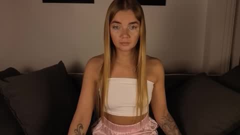 carriebradshawww online show from 10/23/25, 03:33