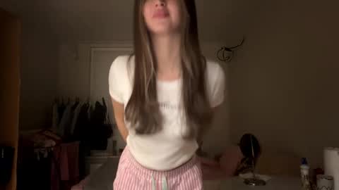 Snapshot of carrybodrick chatting on 12/05/25, 02:58 Kira online show from 12/05/25, 02:58