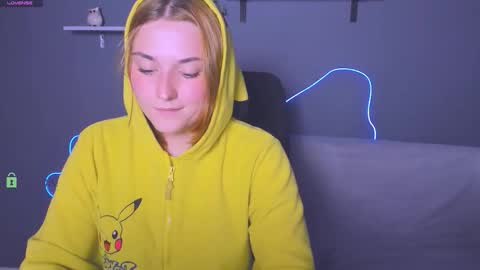 Snapshot of casey_meow_ chatting on 09/29/25, 01:05 casey_meow_ online show from 09/29/25, 01:05