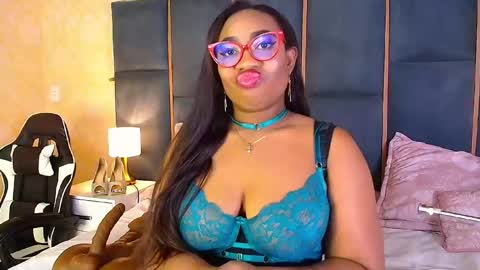 Snapshot of caseymoon chatting on 11/04/25, 12:26 Casey online show from 11/04/25, 12:26