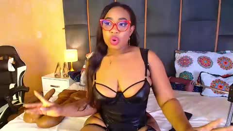 Snapshot of caseymoon chatting on 11/05/25, 12:27 Casey online show from 11/05/25, 12:27