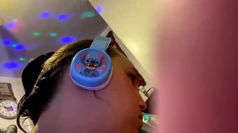 Snapshot of cashcoupllle chatting on 10/19/25, 09:59 Cash Couple online show from 10/19/25, 09:59