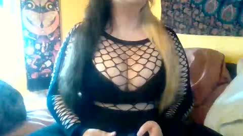 Snapshot of cashfairy chatting on 10/22/25, 08:08 Goddess Fern online show from 10/22/25, 08:08