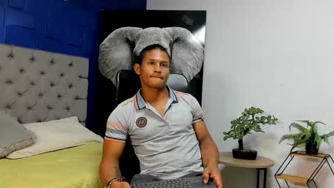 Snapshot of casike_978 chatting on 10/15/25, 05:40 Casike online show from 10/15/25, 05:40