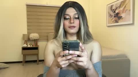 Snapshot of cassandra_delighty chatting on 12/17/25, 03:07 cassie online show from 12/17/25, 03:07