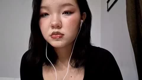 Snapshot of cassidykraeger chatting on 12/16/25, 05:40 Mia online show from 12/16/25, 05:40