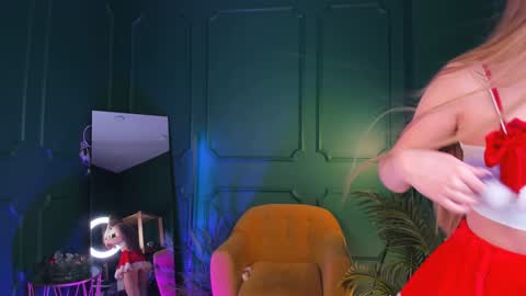 Hello my name is Cassie and my friend Nilo is also here online show from 12/24/24, 01:39