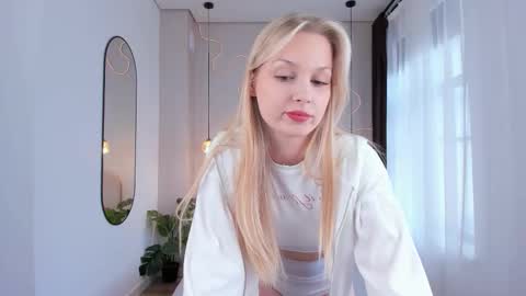 Hello my name is Cassie and my friend Nilo is also here online show from 10/03/25, 06:54
