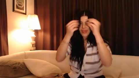 Snapshot of cassiealvarez chatting on 06/19/26, 01:32 cassiealvarez online show from 06/19/26, 01:32